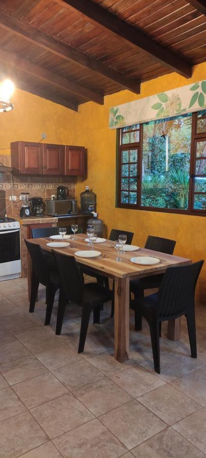 "Casa Verde" En Banos De Agua Santa Con Vista Al Volcan Tungurahua Bagian luar foto