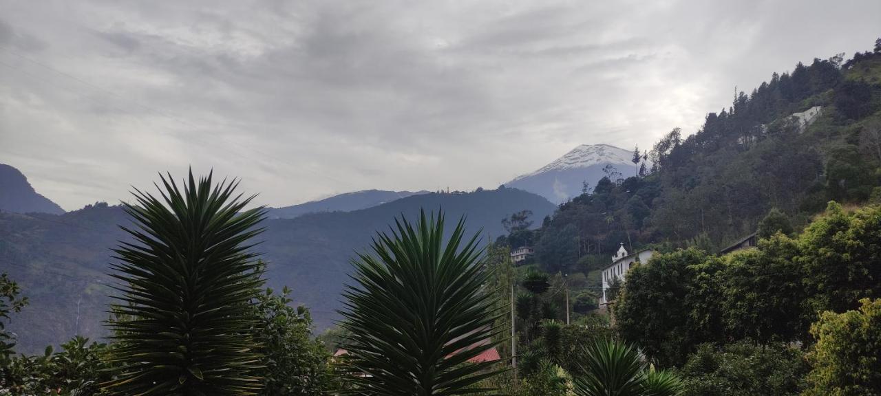 "Casa Verde" En Banos De Agua Santa Con Vista Al Volcan Tungurahua Bagian luar foto