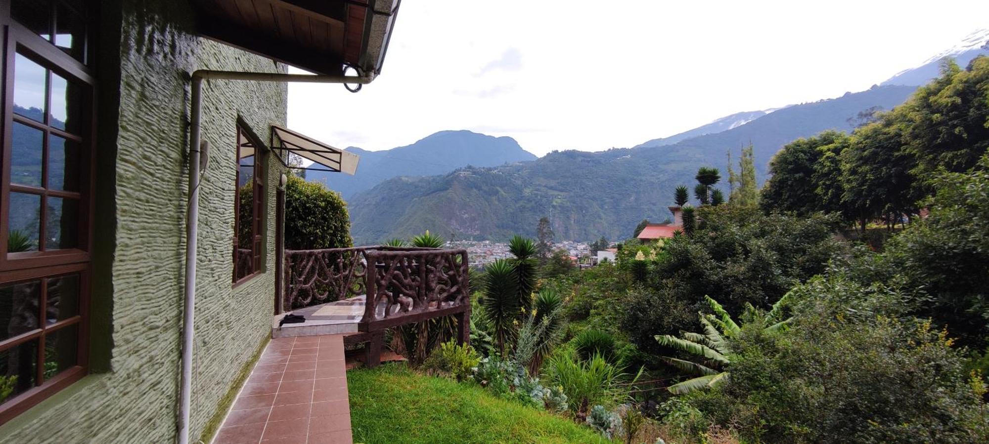 "Casa Verde" En Banos De Agua Santa Con Vista Al Volcan Tungurahua Bagian luar foto