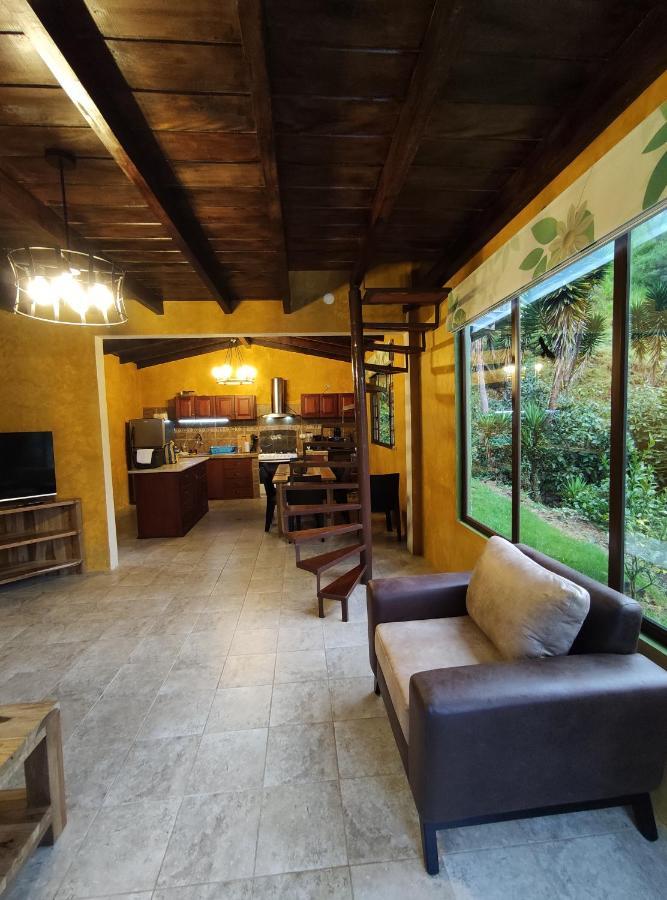 "Casa Verde" En Banos De Agua Santa Con Vista Al Volcan Tungurahua Bagian luar foto