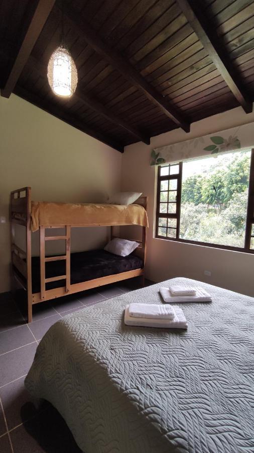 "Casa Verde" En Banos De Agua Santa Con Vista Al Volcan Tungurahua Bagian luar foto